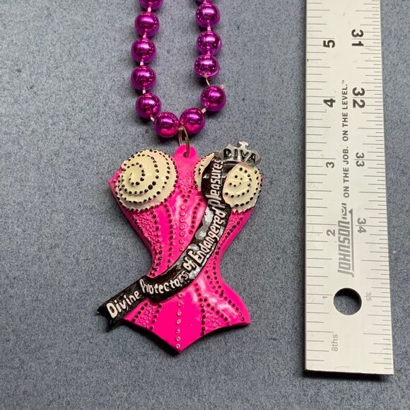 Diva Corset Statement Necklace "Divine Protectors Of Endangered Pleasures" Pink - Picture 8 of 9